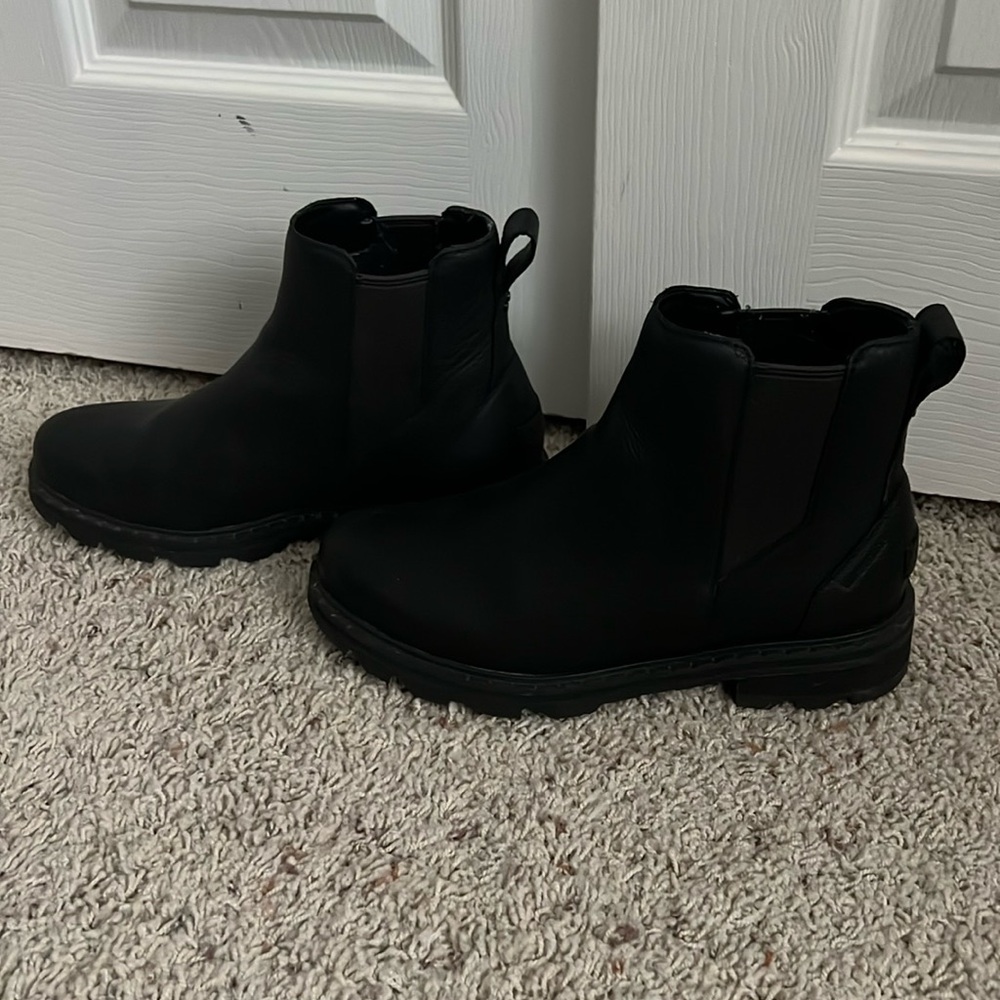 LIKE NEW SOREL BLACK CHELSEA BOOTS WATERPROOF
